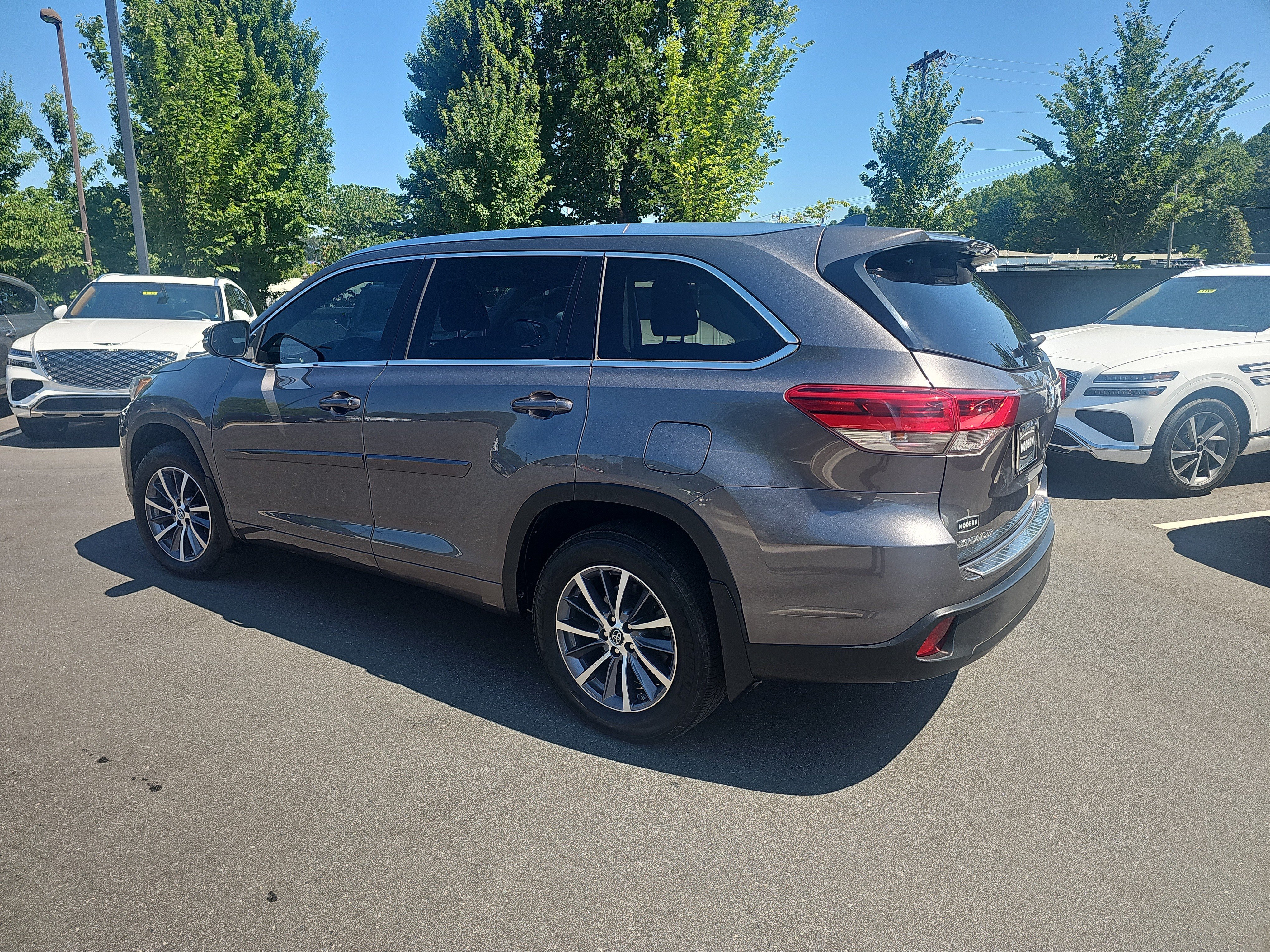 Used 2018 Predawn Gray Mica Toyota XLE image 6
