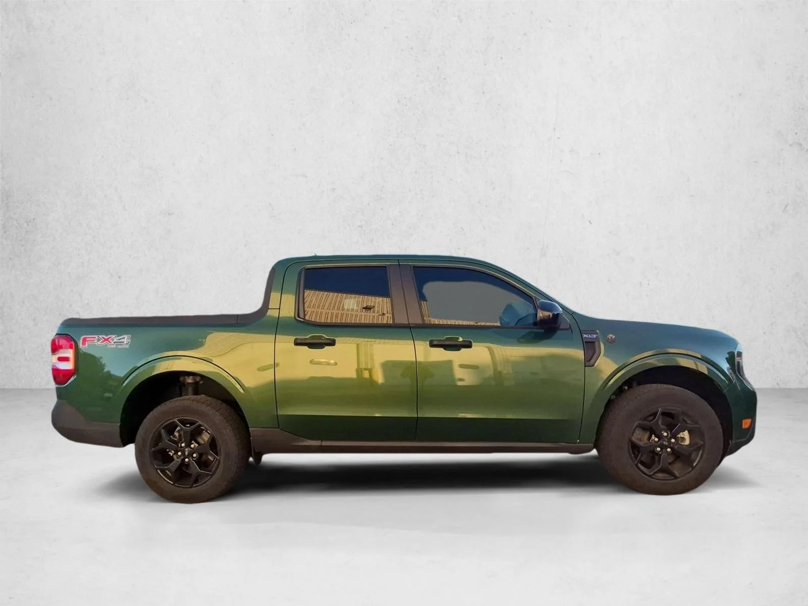 Used 2025 Green Ford XLT image 4