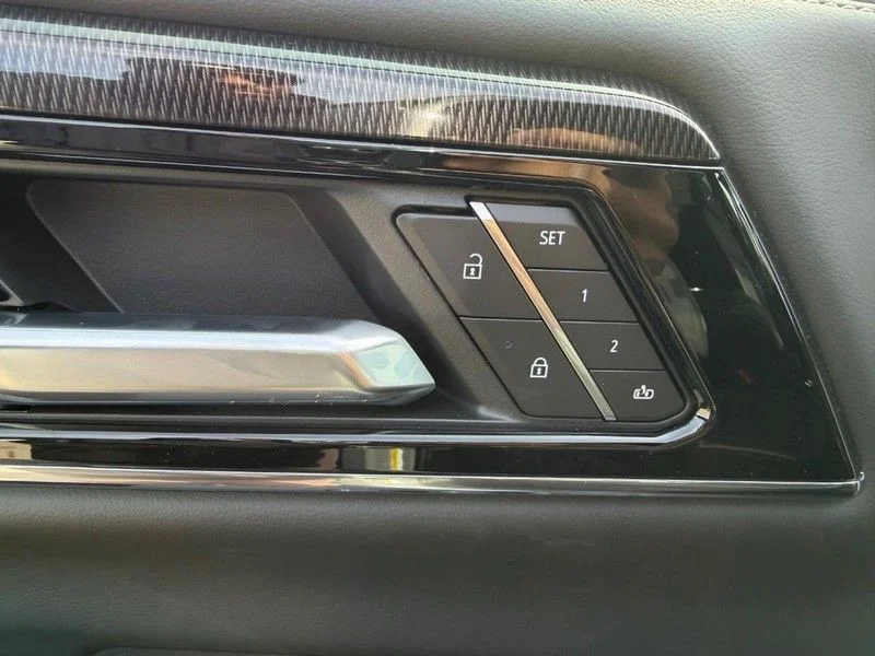 New 2026 White GMC Elevation image 25