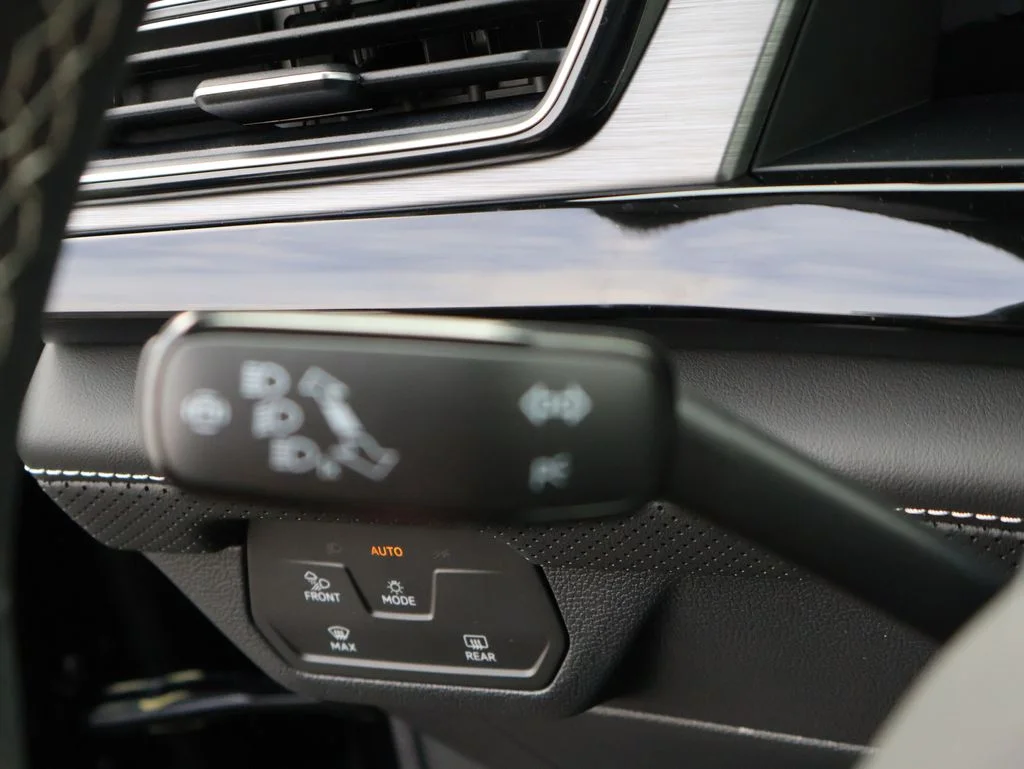 New 2026 Black Volkswagen 2.0T SE w/Technology image 26