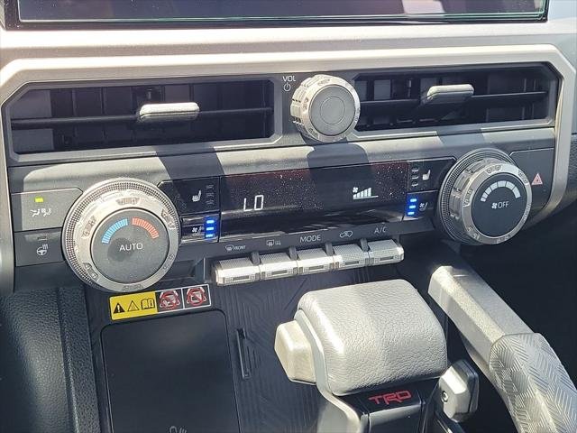 Certified Used 2025 WIND CHILL PEARL Toyota  image 23