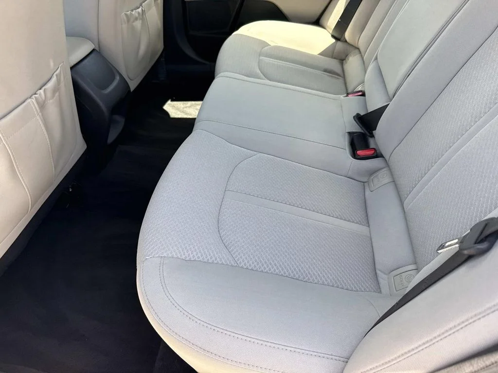 Used 2018 White Kia LX image 16