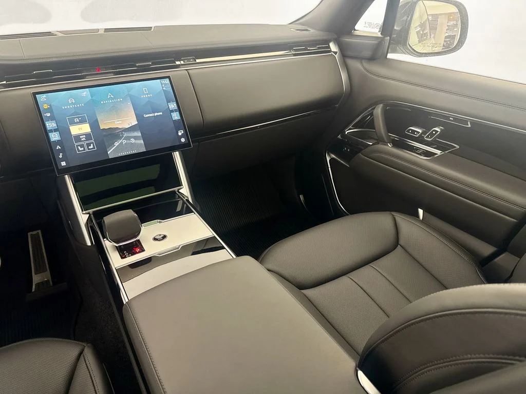 New 2026 Fuji White Land Rover SE image 23