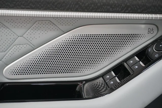 Used 2025 Star White Metallic Tri-Coat Ford Platinum image 16