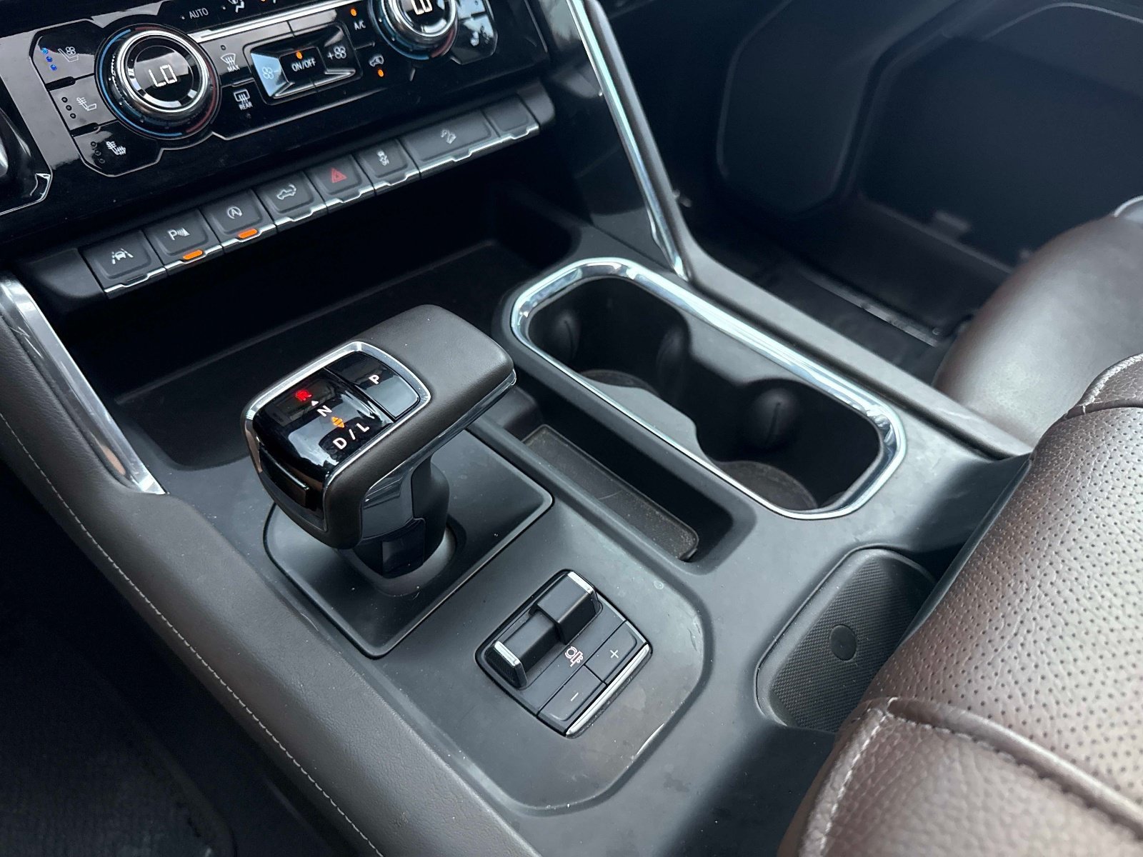 Used 2025 Onyx Black GMC Denali image 28