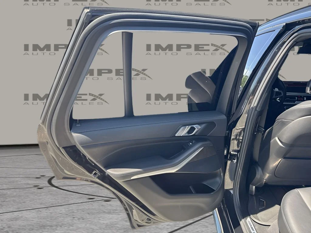 Used 2022 Black BMW xDrive40i image 28
