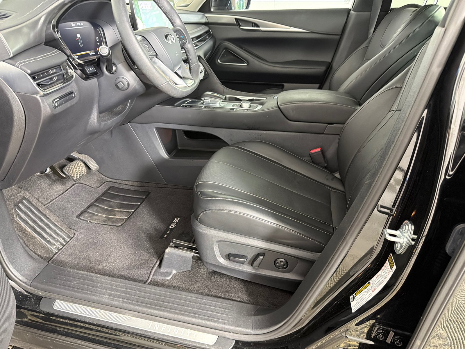 Used 2026 Mineral Black INFINITI LUXE image 11