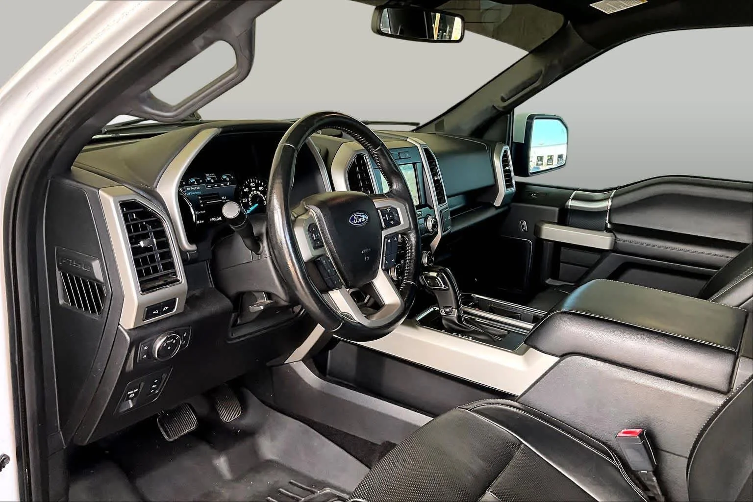 Used 2018 Oxford White Ford LARIAT image 17