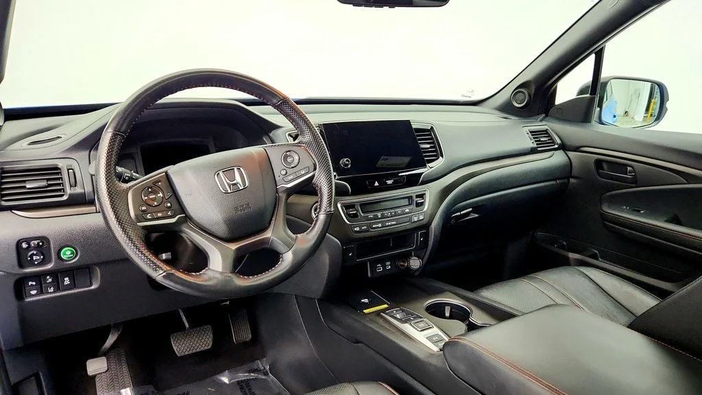 Used 2025 Diffused Sky Pearl Honda TrailSport AWD image 13