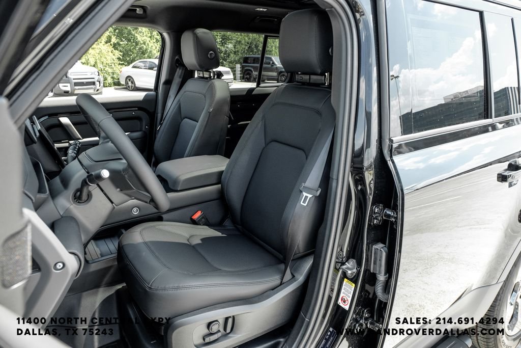 New 2026 Santorini Black Metallic Land Rover S image 39