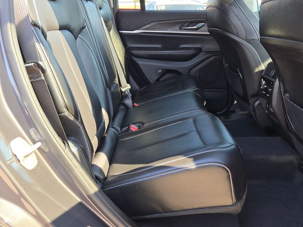 Used 2024 Gray Jeep Limited image 8