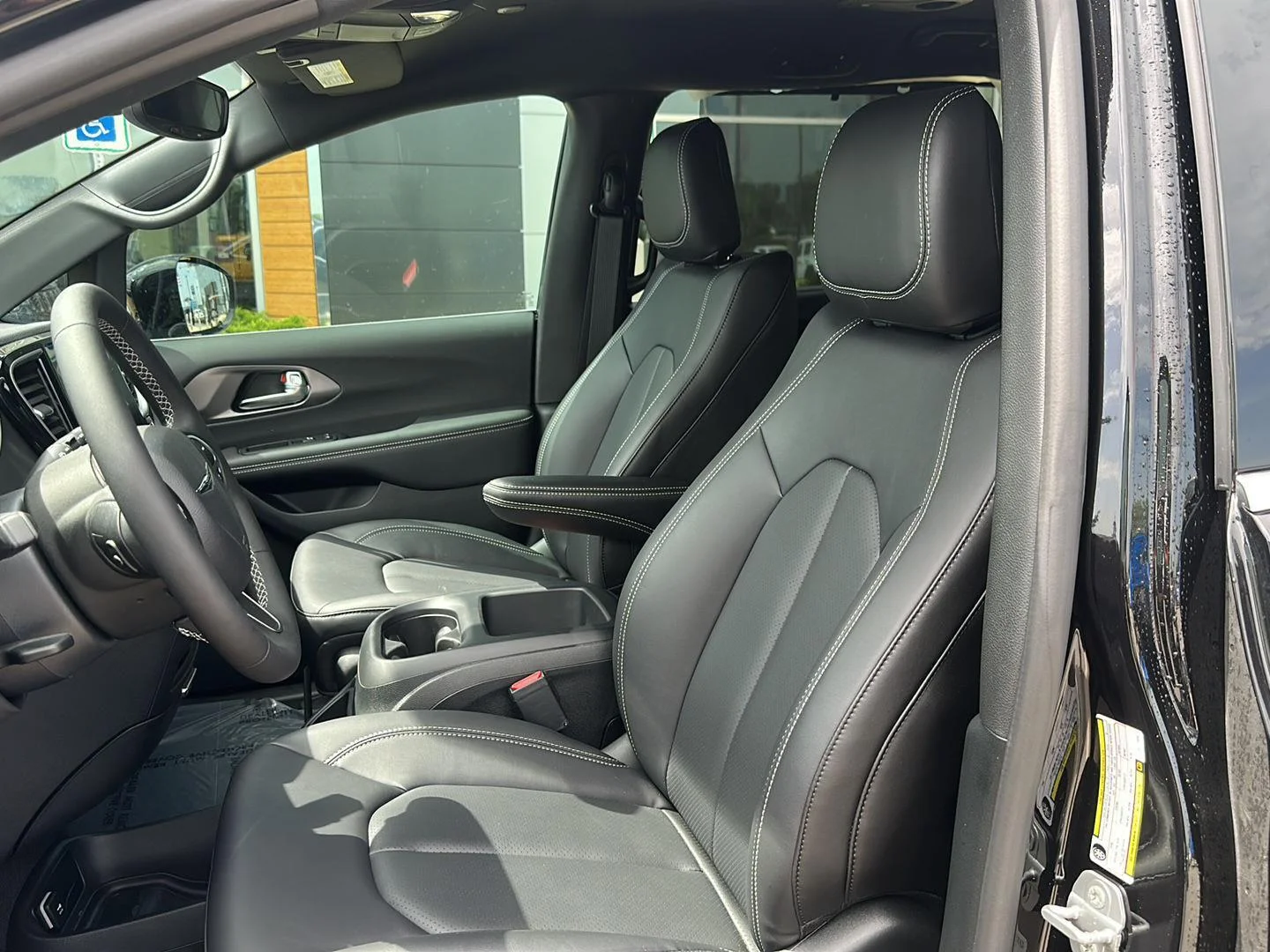 2026 Chrysler Pacifica Select - Photo 11