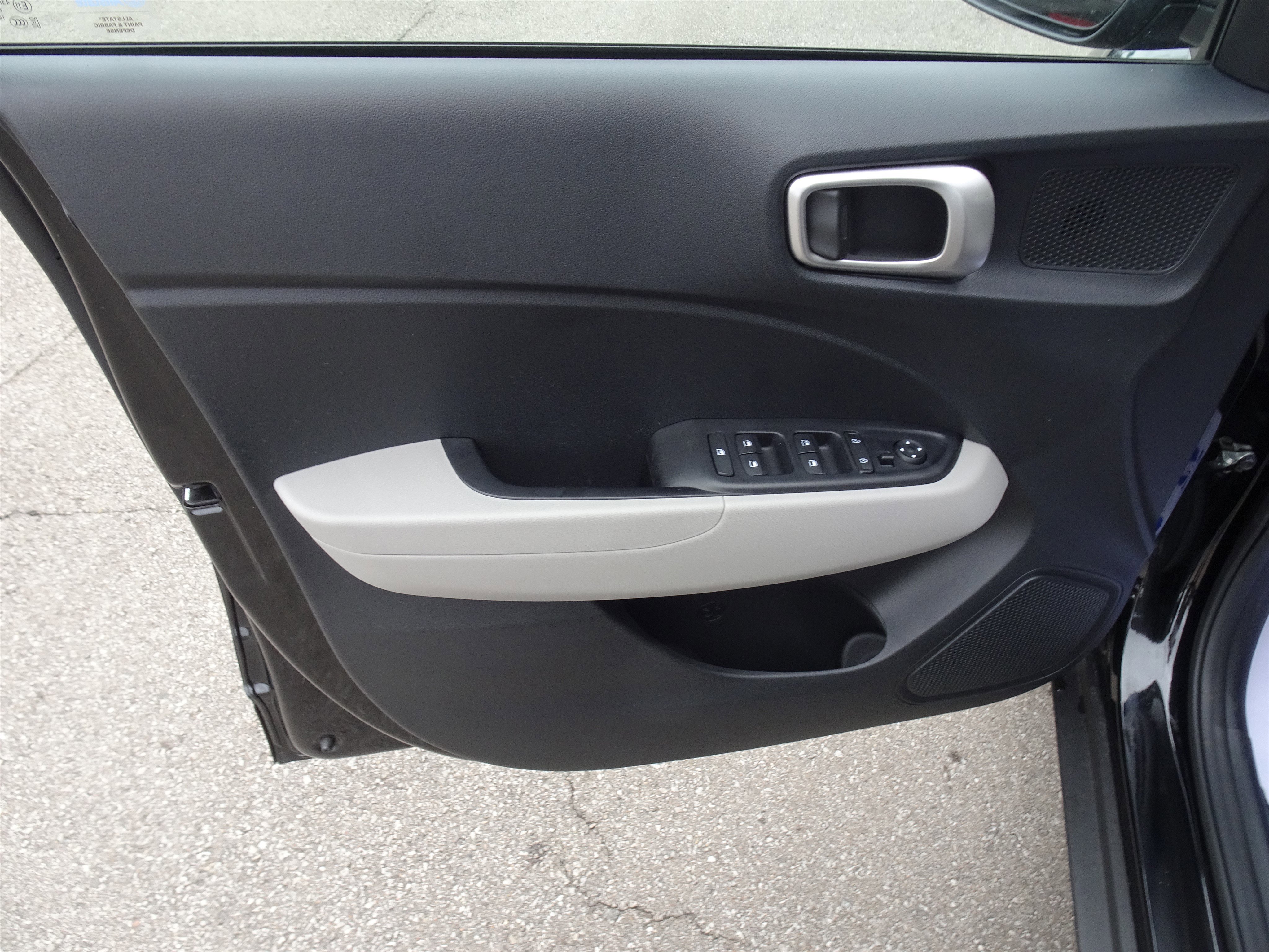 2023 Hyundai Venue SEL - Photo 13