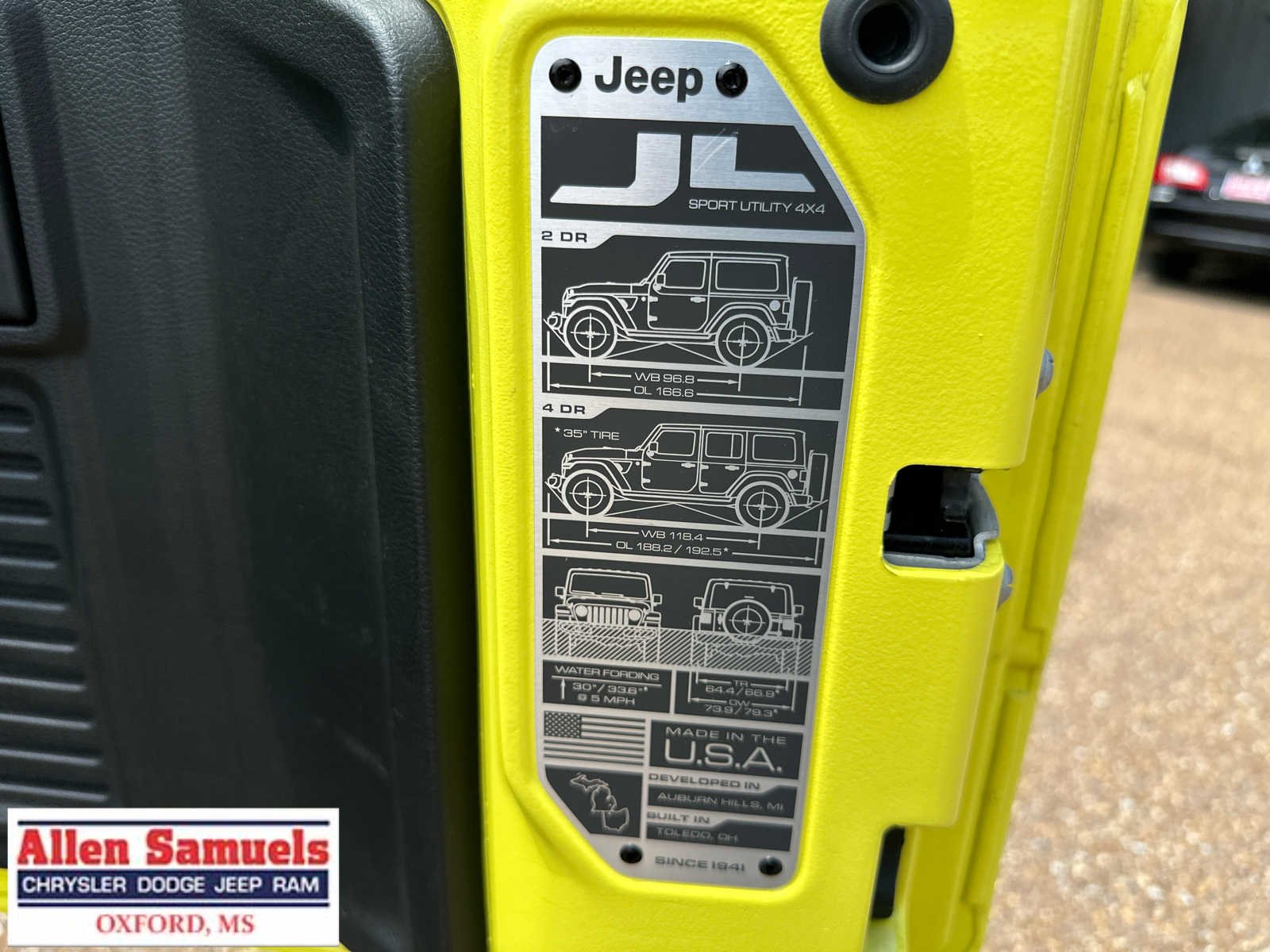 Used 2022 High Velocity Clearcoat Jeep Unlimited Sahara image 40