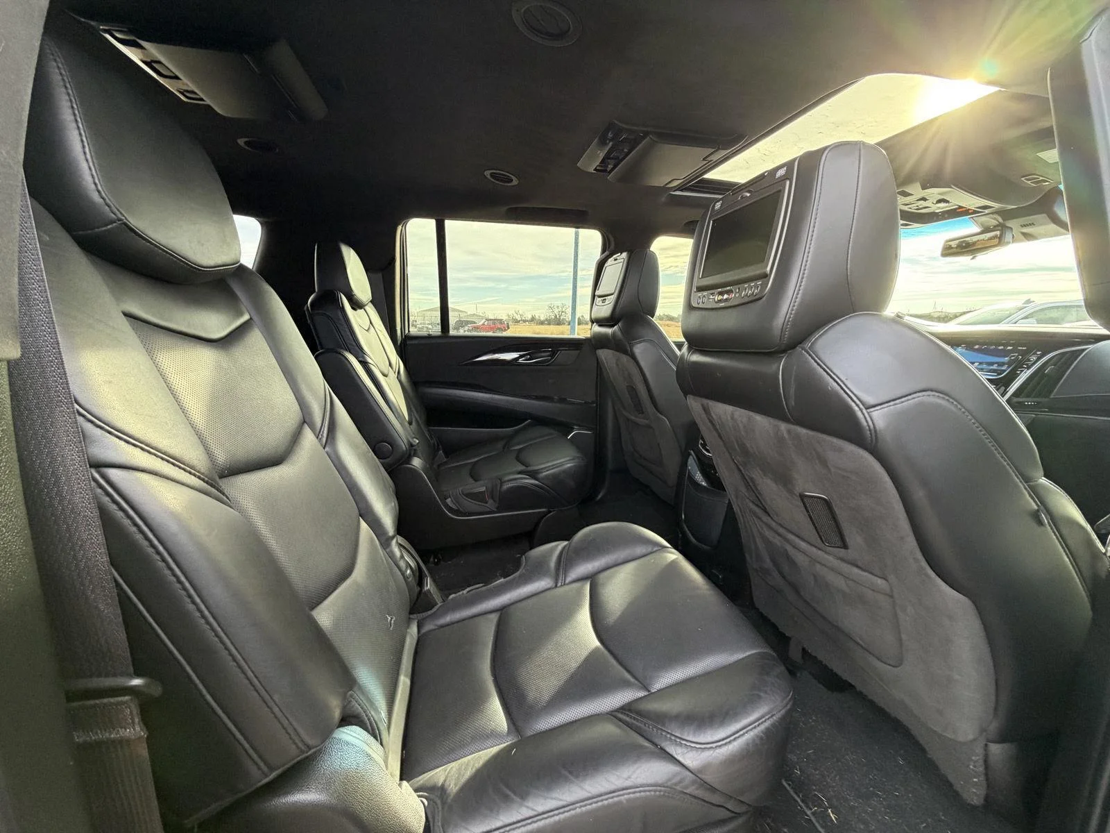 2017 Cadillac Escalade ESV Platinum - Photo 18