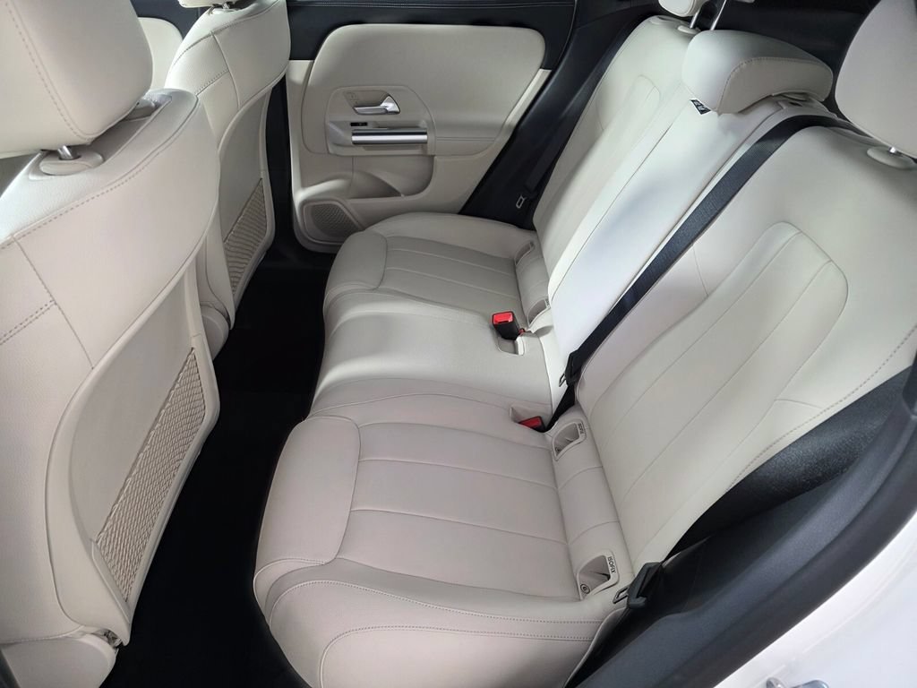 New 2026 Polar White Mercedes-Benz GLA 250 image 25
