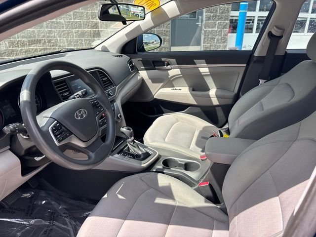 Used 2017 Lakeside Blue Hyundai SE image 16