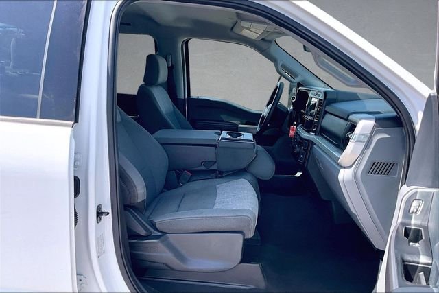 Used 2025 Oxford White Ford XLT image 32