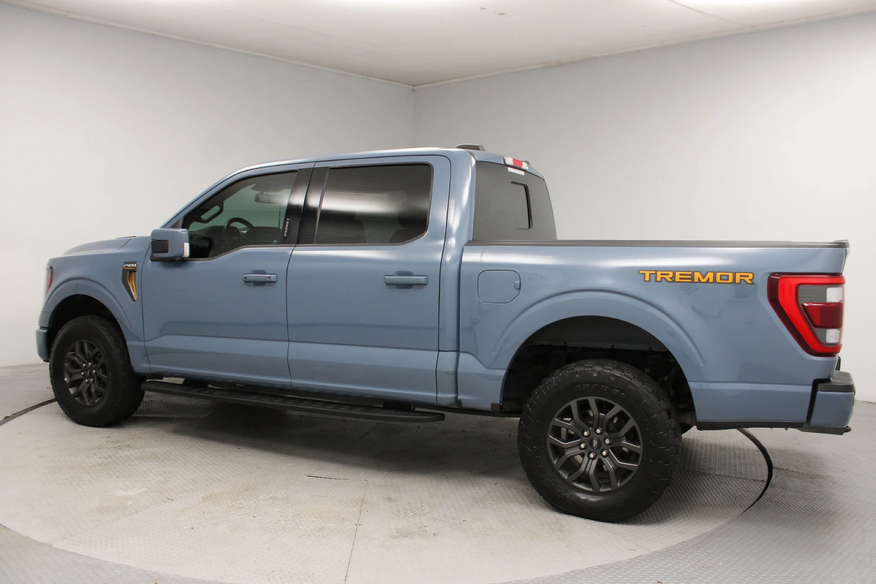 Used 2023 AZURE GRAY METALLIC TRICOAT Ford Tremor 4WD SuperCrew Box image 35
