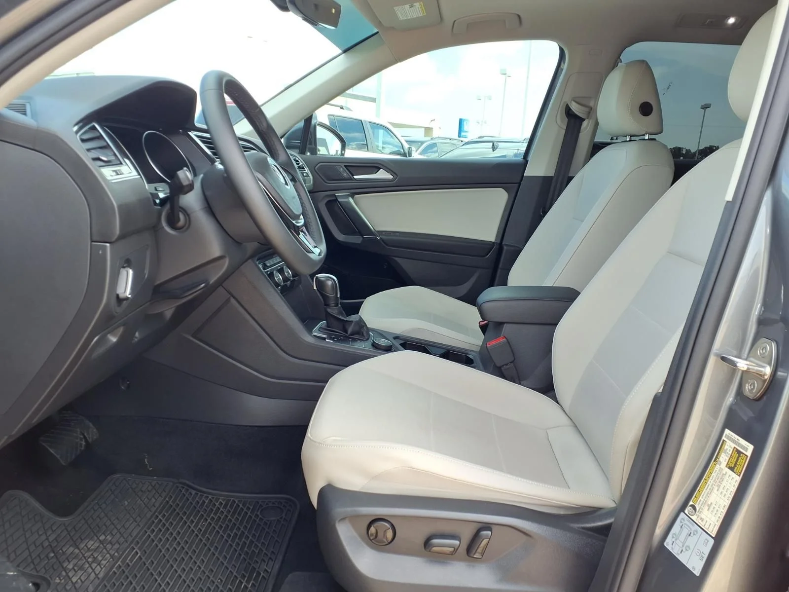Used 2020 Gray Volkswagen 2.0T SE image 9