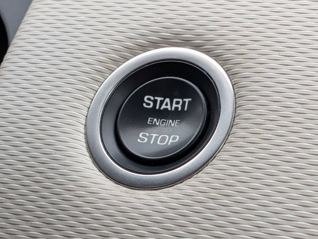 Used 2023  Land Rover SE R-Dynamic image 27
