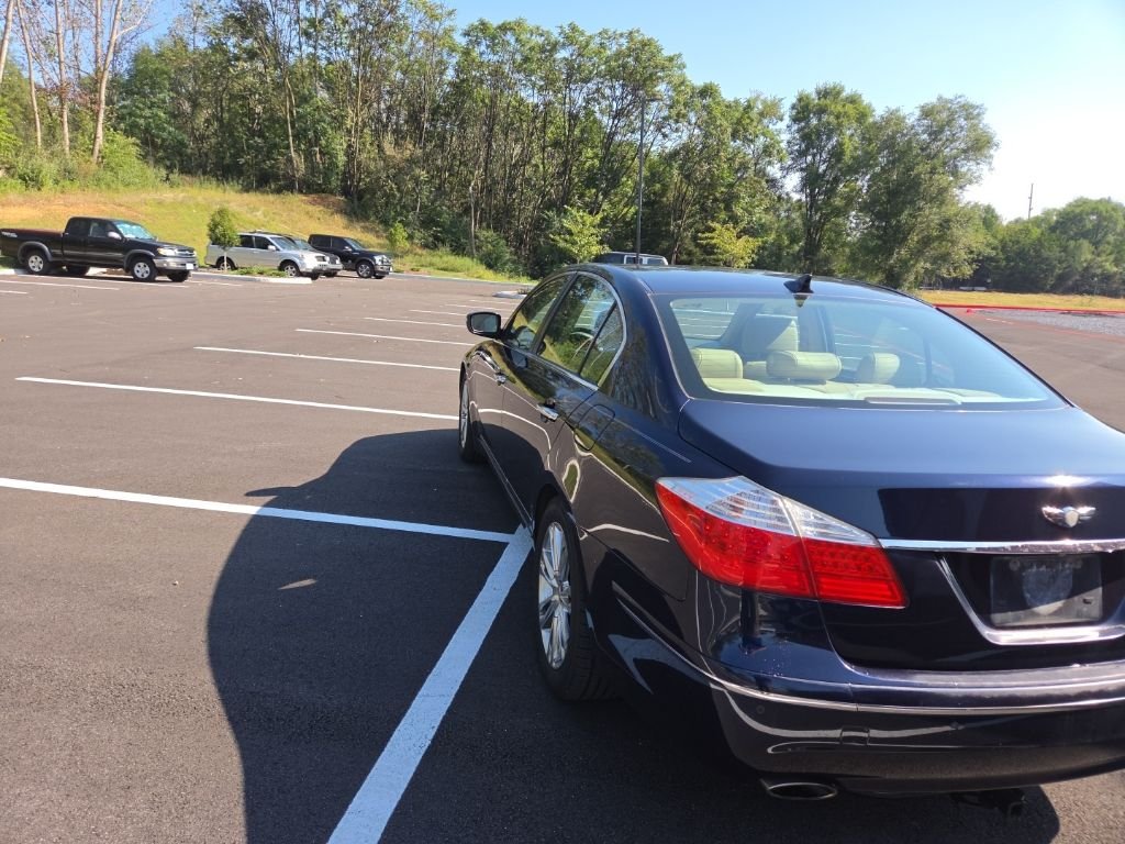 Used 2011 Blue Hyundai 4.6 image 13