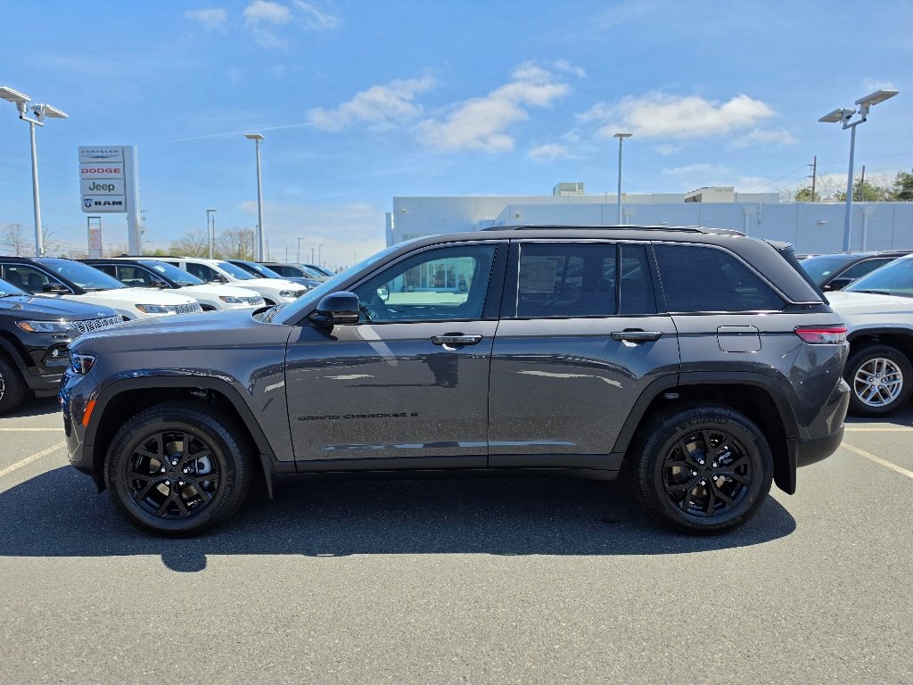 New 2026 Baltic Gray Metallic Clear-Coat Exterior Paint Jeep Altitude image 9