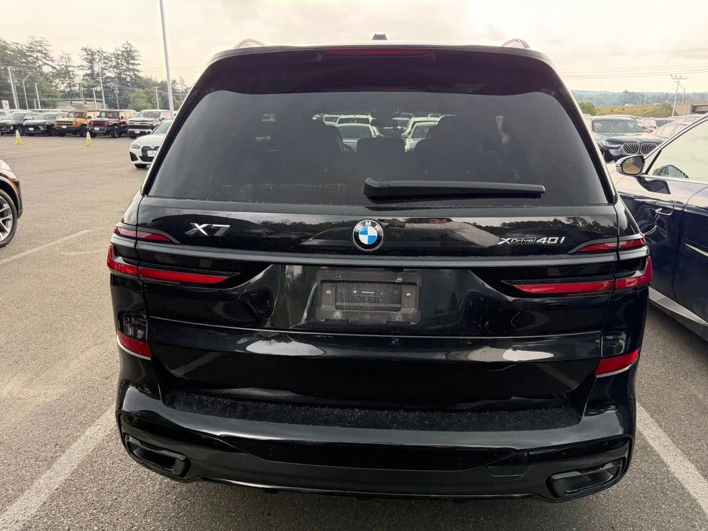 Used 2026 Black Sapphire Metallic BMW xDrive40i image 4