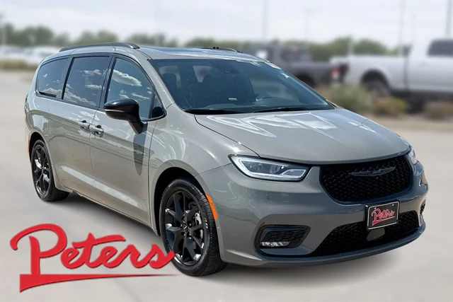 Pre-Owned 2025 Chrysler Pacifica Limited