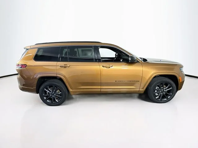 New 2026 Copper Shino Metallic Clear-Coat Exterior Paint Jeep Limited image 8
