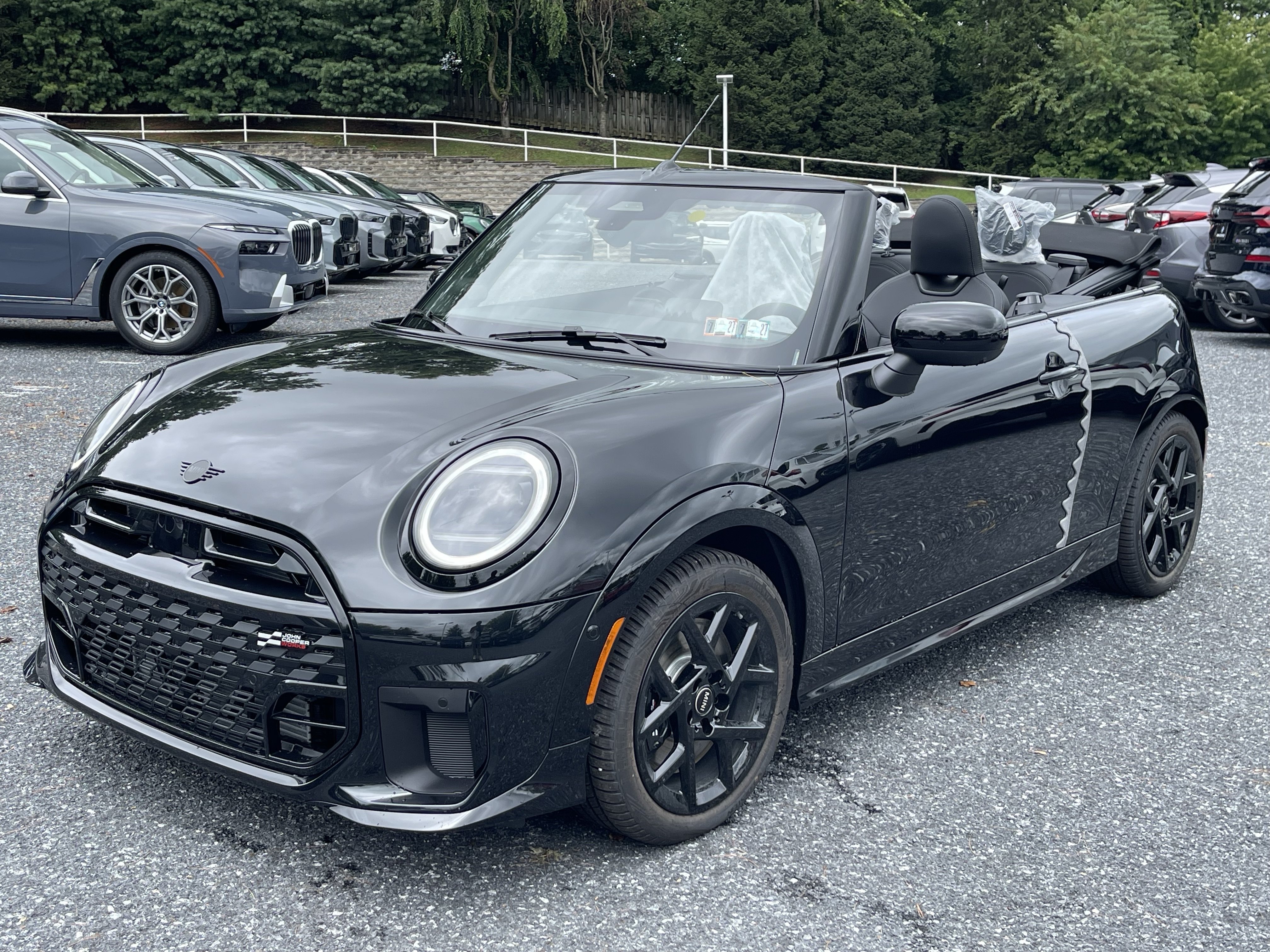 New 2026 Midnight Black II Metallic MINI Iconic image 1
