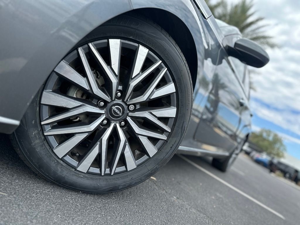 Used 2023 Gray Nissan 2.5 SV image 3