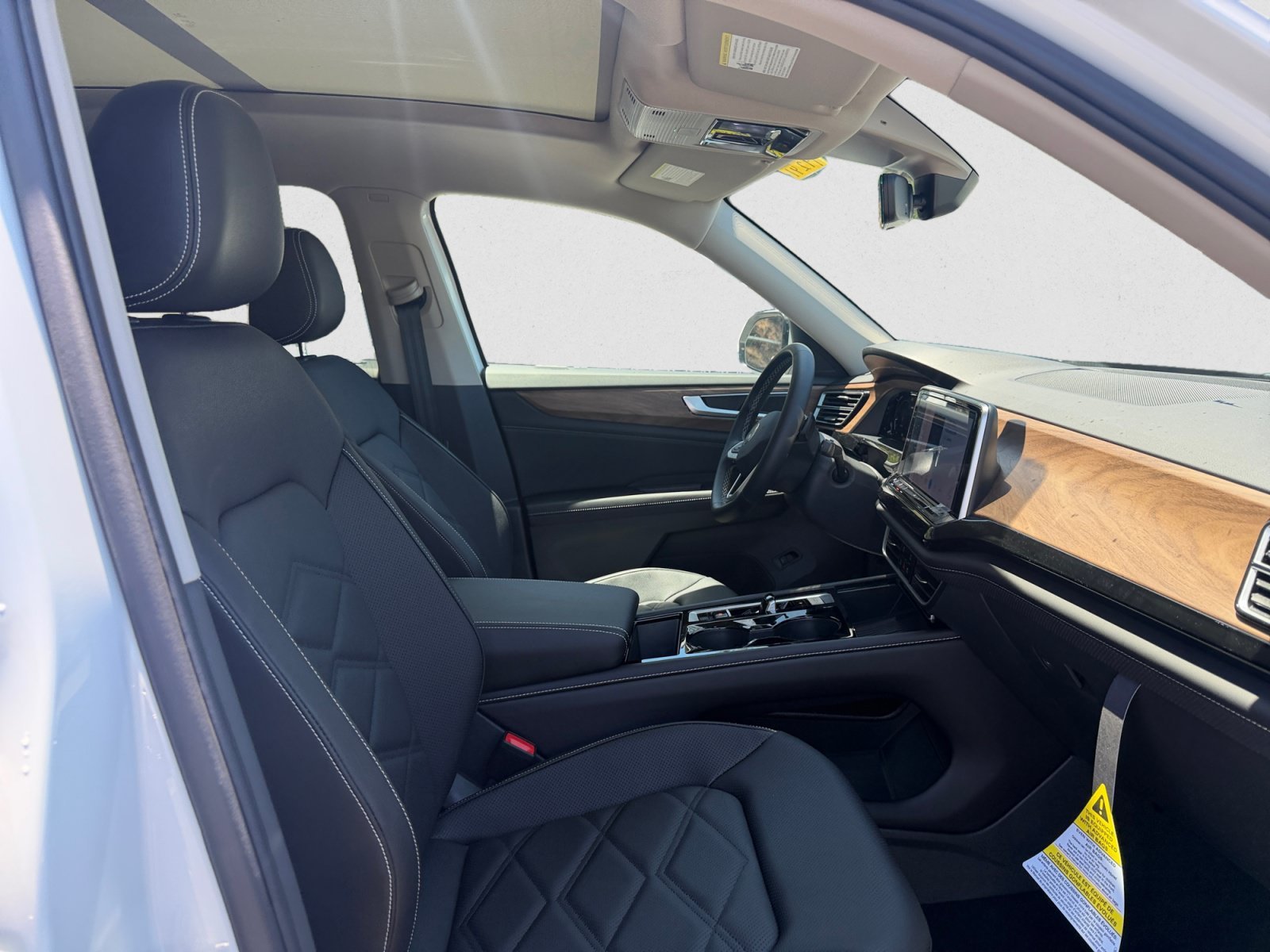 New 2026 White Volkswagen 2.0T SE w/Technology image 15
