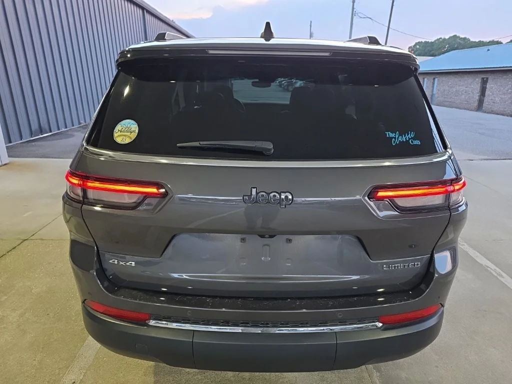 Used 2024 Gray Jeep Limited image 4