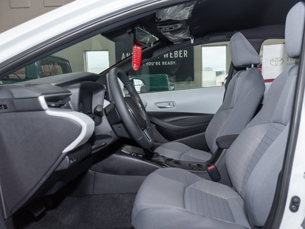 2026 Toyota Corolla SE - Photo 8