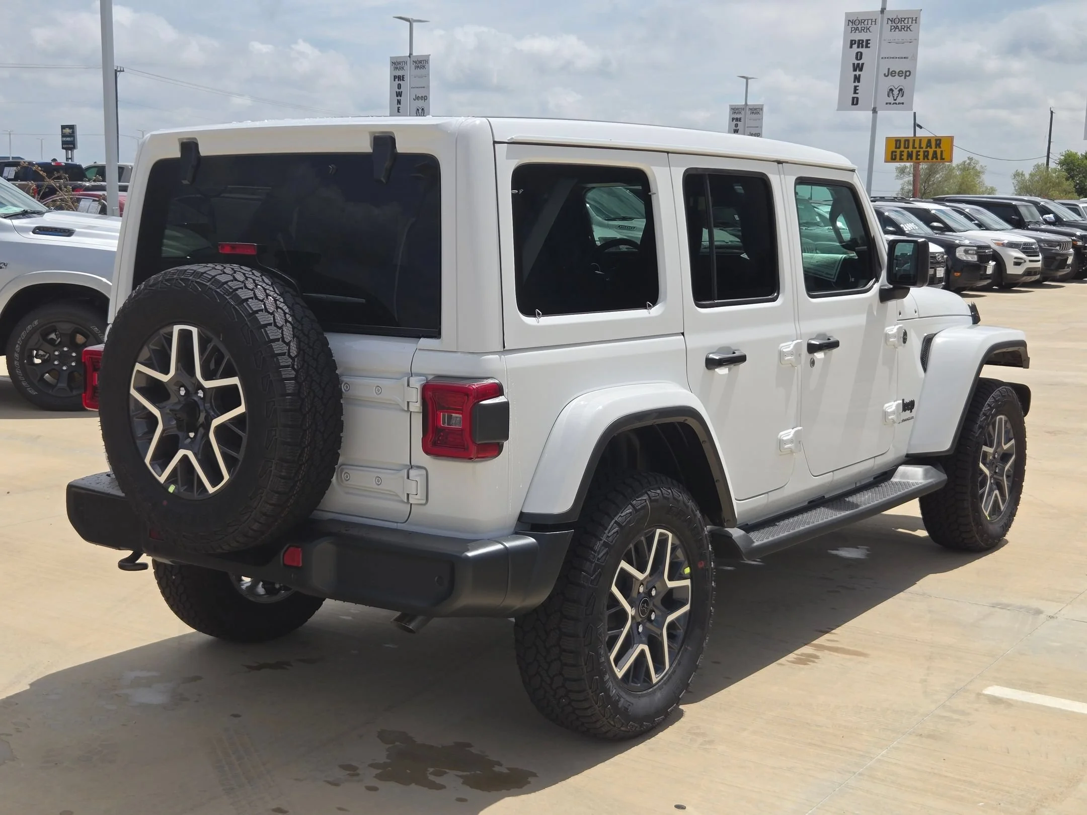 New 2026 Bright White Clear-Coat Exterior Paint Jeep Sahara image 3