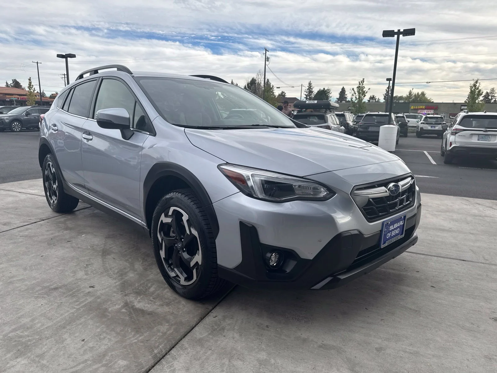 Used 2023 Ice Silver Metallic Subaru Limited image 7