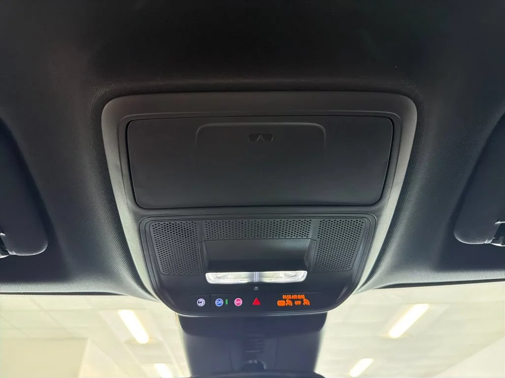 New 2027 Summit White Chevrolet LT image 18