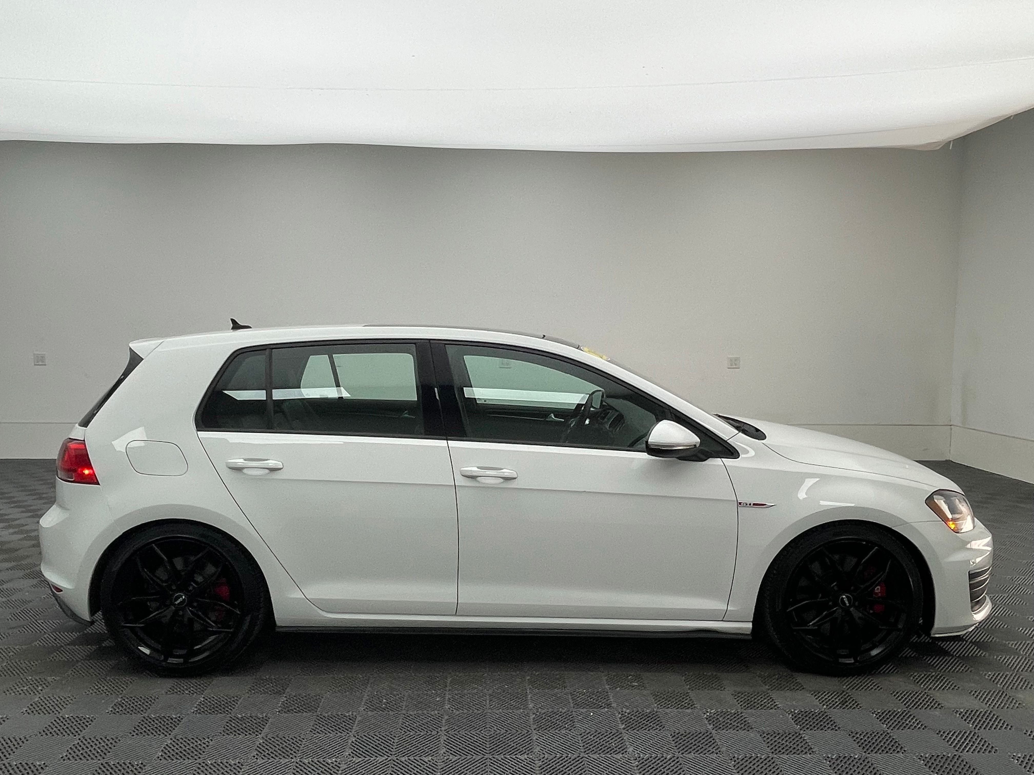Used 2016 Pure White Volkswagen Autobahn image 7