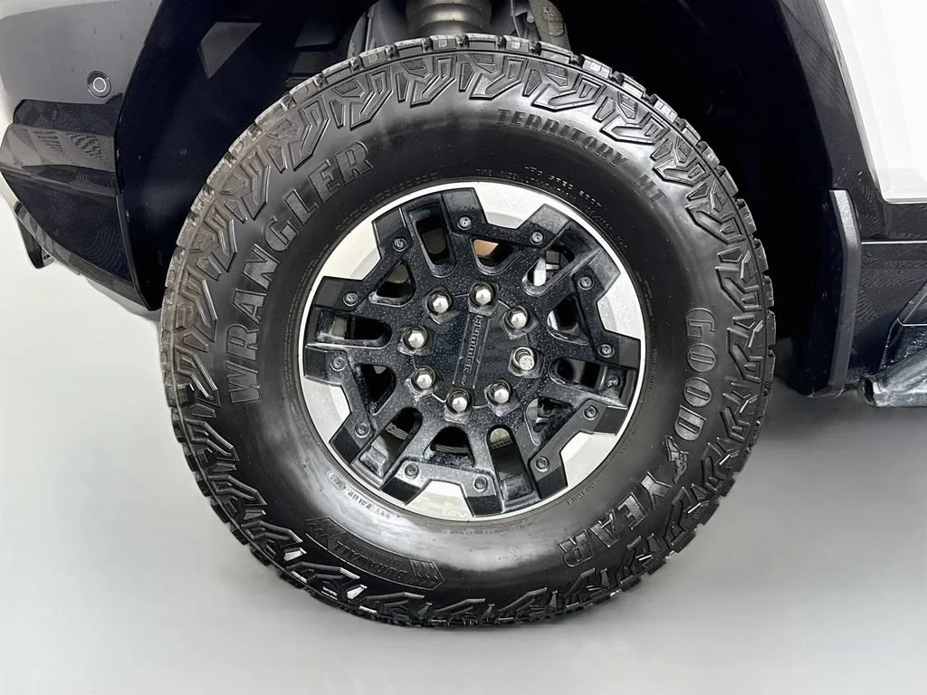 Used 2023 INTERSTELLAR WHITE GMC 3X image 32