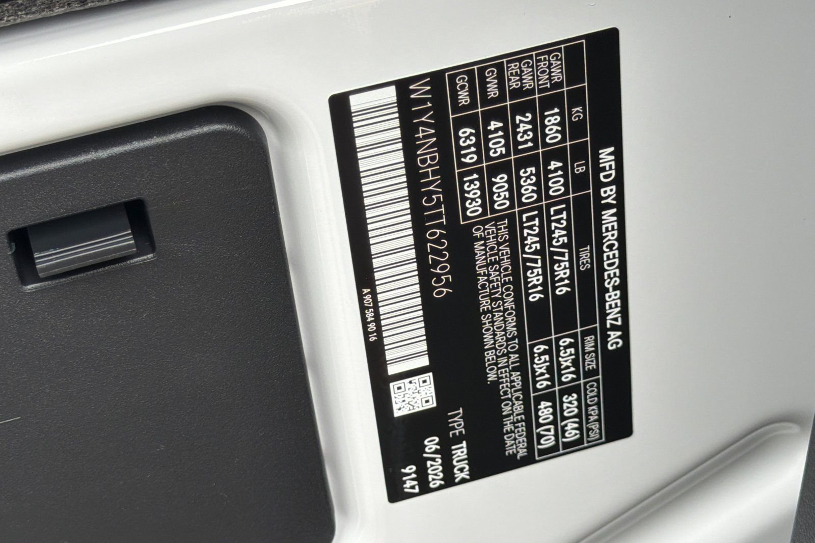 New 2026 Arctic White Mercedes-Benz Cargo 144 WB image 33