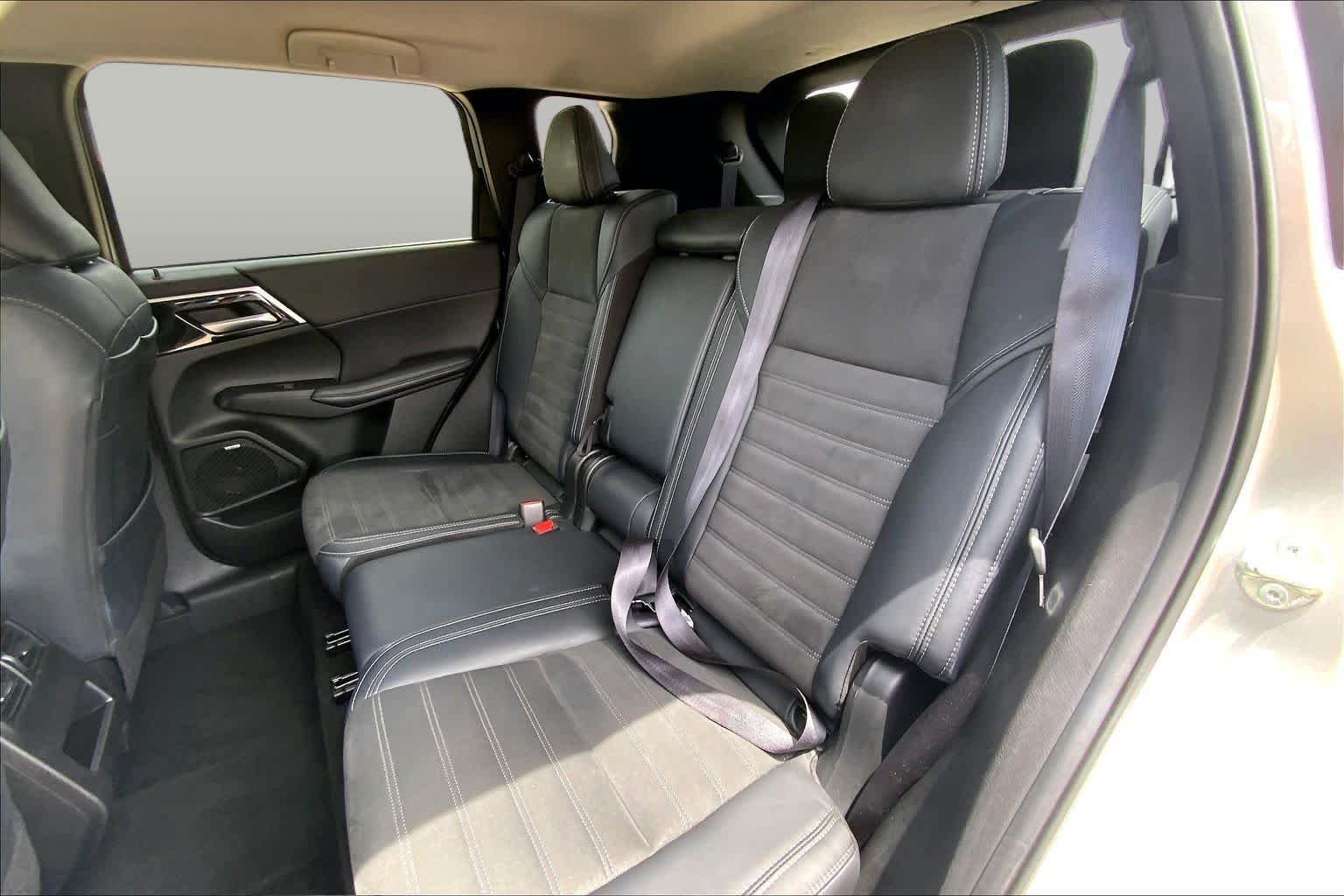 Used 2025 Alloy Silver Metallic Mitsubishi SE image 20