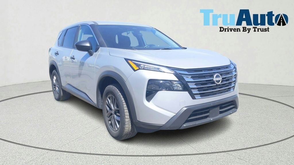 Used 2024 Silver Nissan S image 1