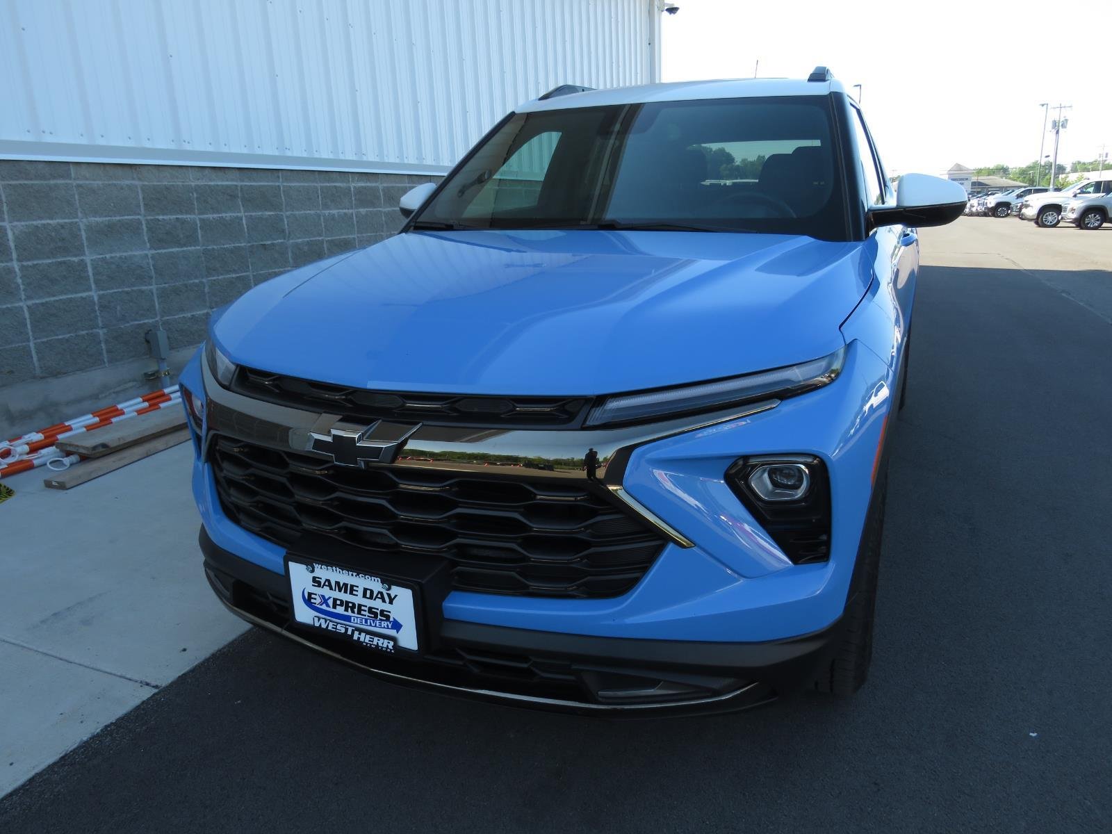 Used 2024 Fountain Blue Chevrolet ACTIV image 15
