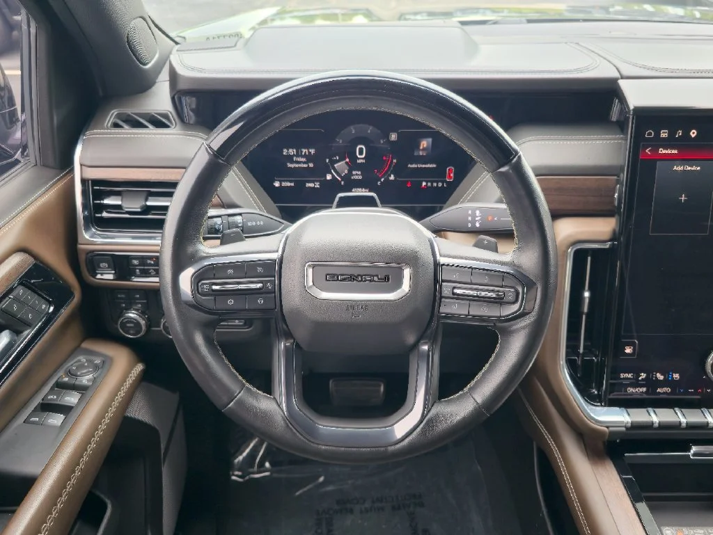 2025 GMC Yukon Denali Ultimate - Photo 13