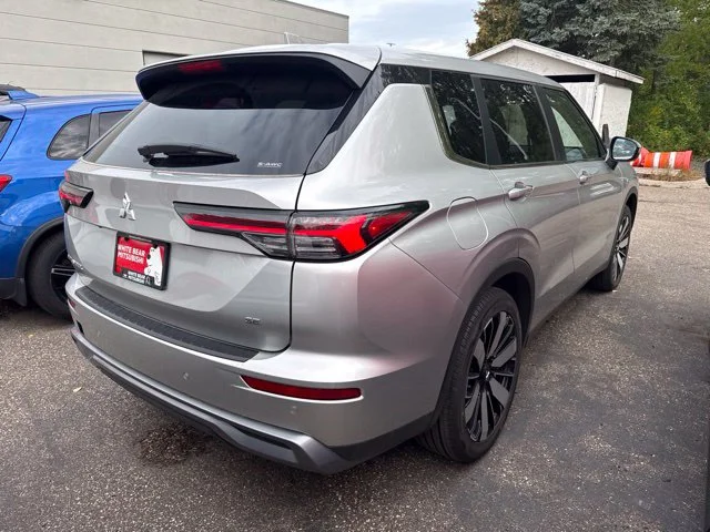 Certified 2026 Mitsubishi Outlander SE with VIN JA4J4VAB2TZ021609 for sale in White Bear Lake, Minnesota