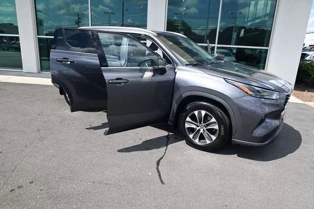 Used 2022 Gray Toyota XLE image 32
