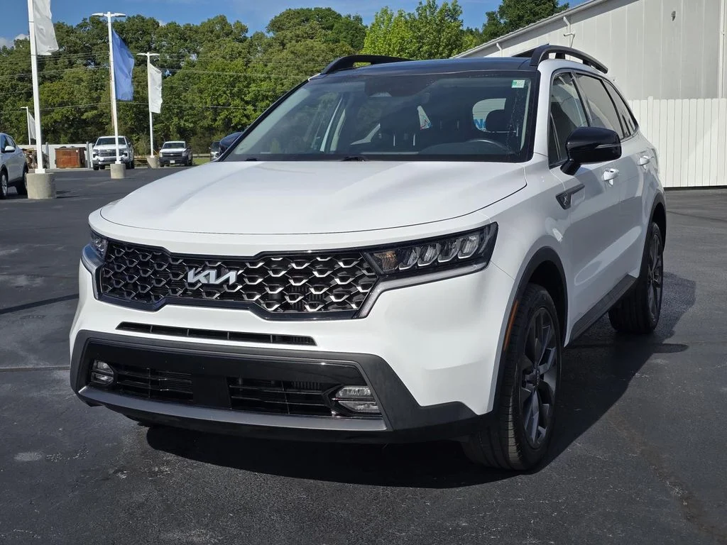 Used 2023 Glacial White Pearl Kia X-Line EX image 3