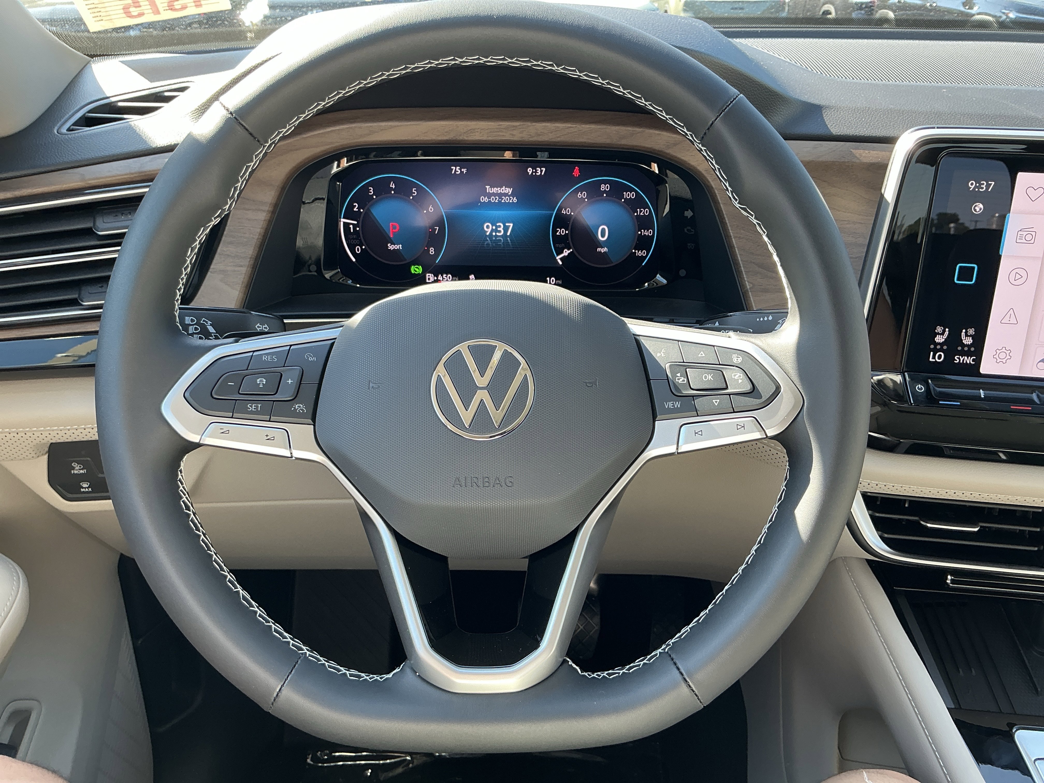 New 2026 Silver Mist Metallic Volkswagen 2.0T SE w/Technology image 13