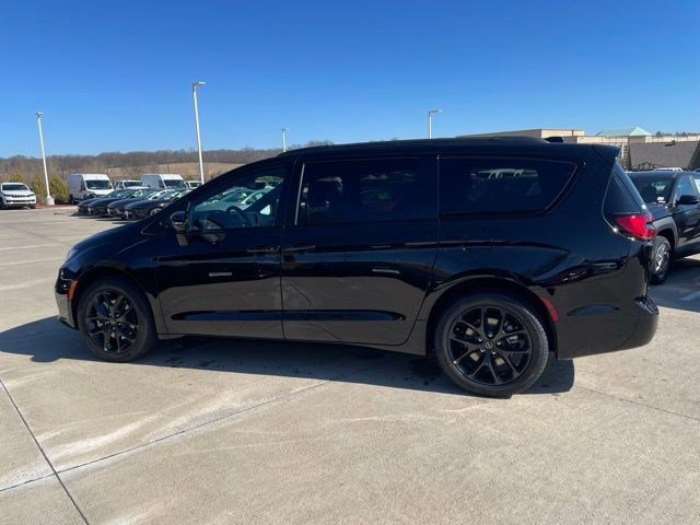 2026 Chrysler Pacifica Select AWD's photo